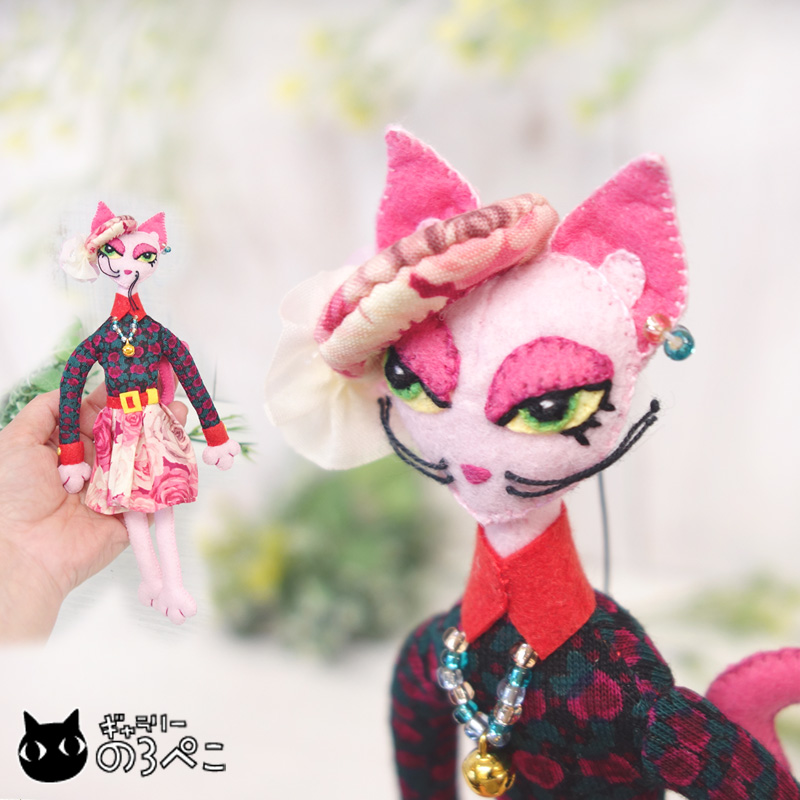 猫ちゃんフェルト人形(ストラップ金具付き)～ヘッドドレスのおしゃれピンク猫ちゃん | ギャラリーのろぺこ