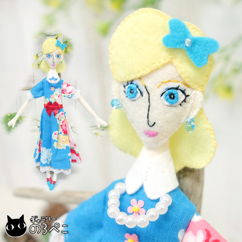 カワイ子ちゃんフェルト人形(ストラップ金具付き)～バラ色ブルー | ギャラリーのろぺこ